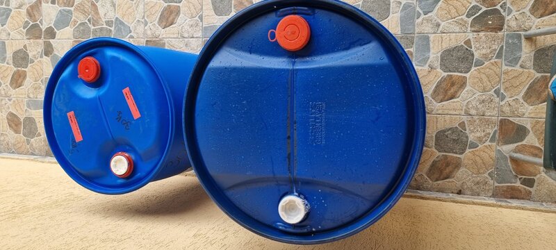 Butoi albastru din plastic cu buson 120 L - 220 L.